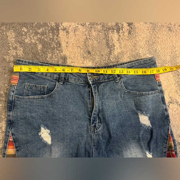 Women’s L&B Cut Off Jean Shorts - Picture 4 of 5